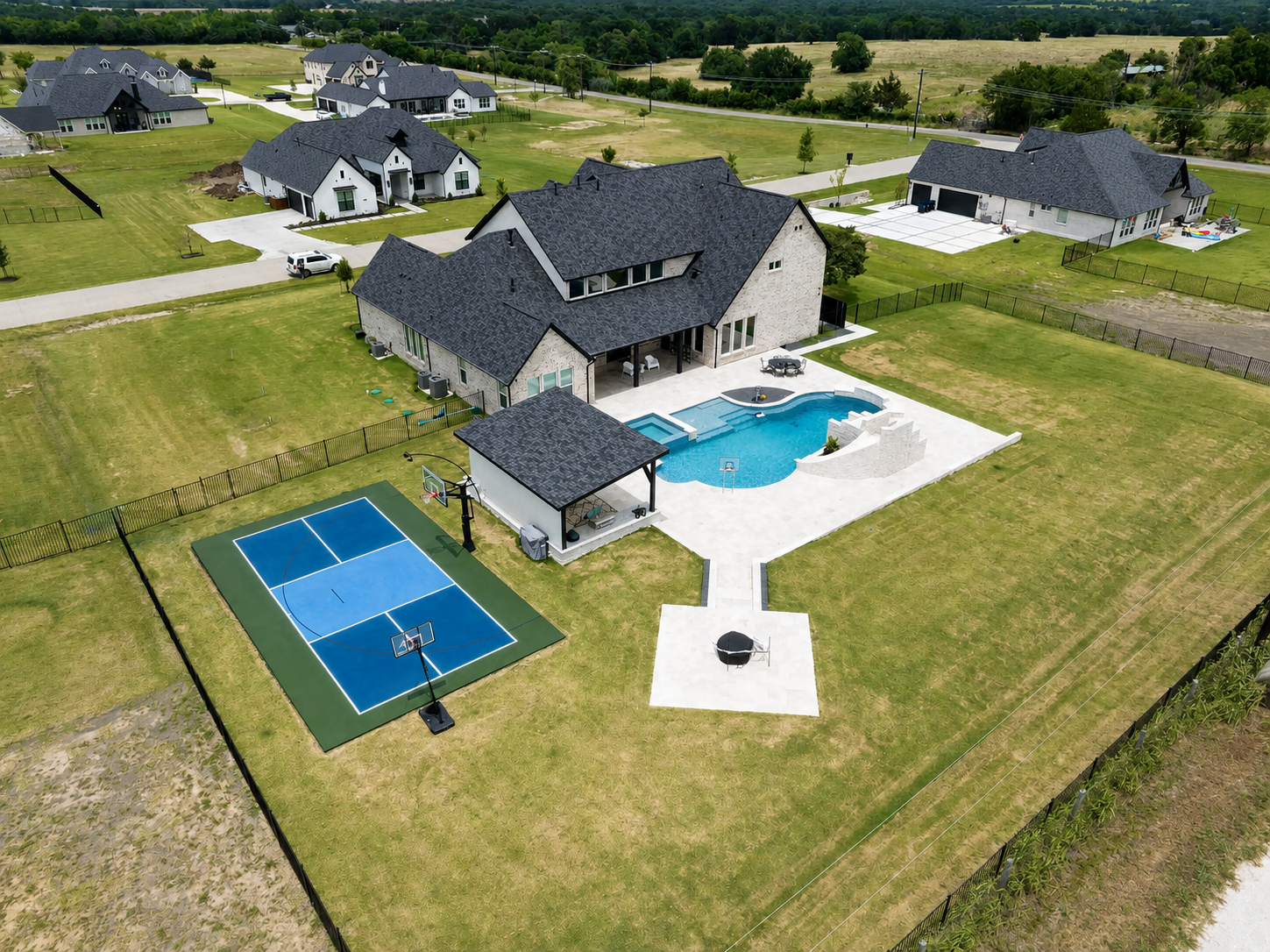 Estate with basketball court and pool